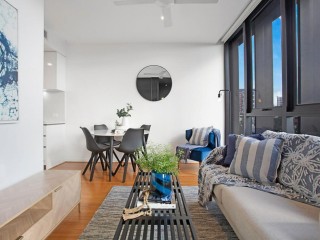 Modern 2-Bedroom Apartment in Prime Newstead Location | Stunning Amenities & City Connectivity